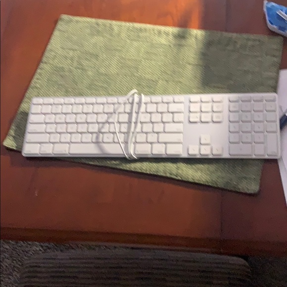 Apple MQ052LL/A - Picture 1 of 3